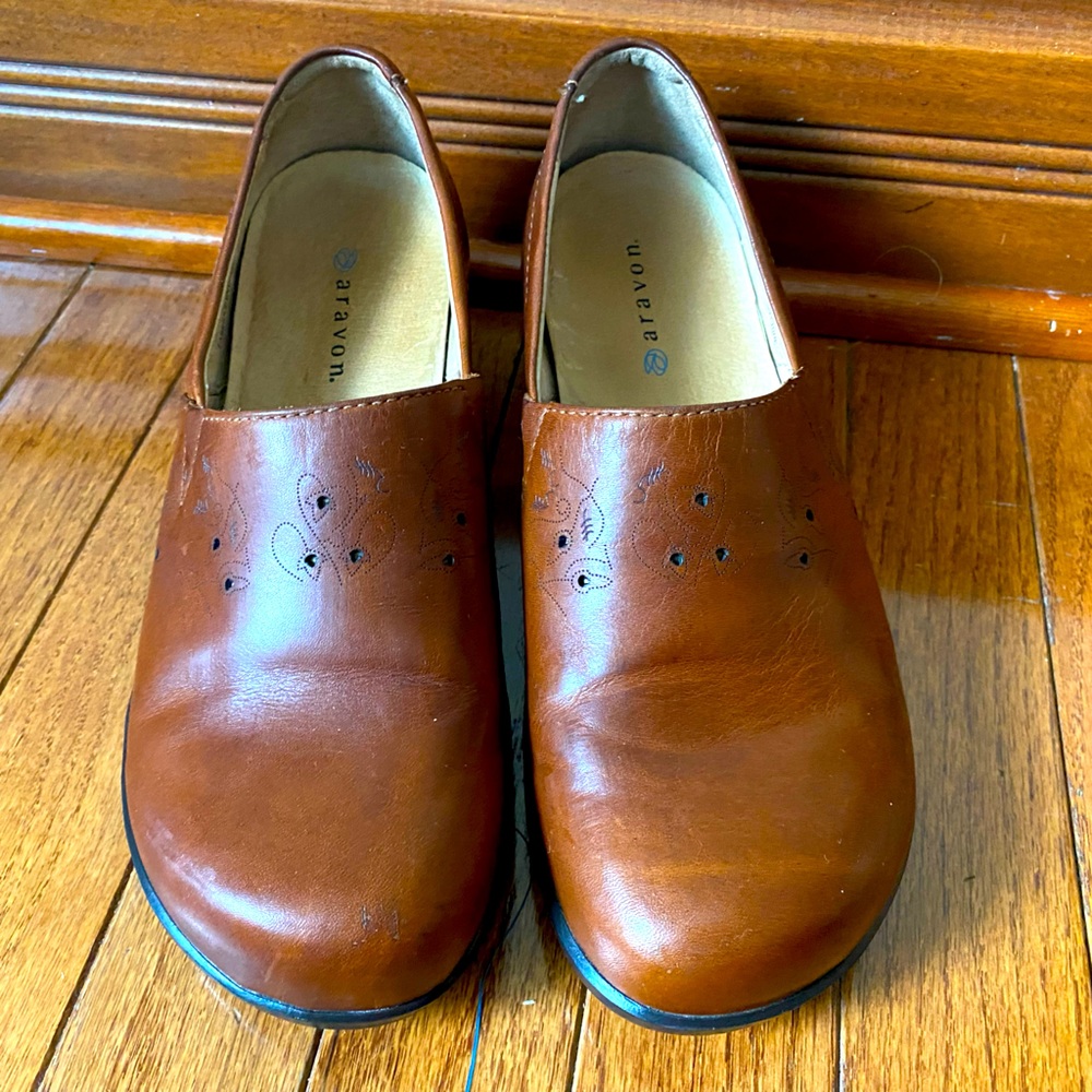 Aravon Combination Last Heeled Loafers Brown Leather WOM11TN Womens Size 8 D